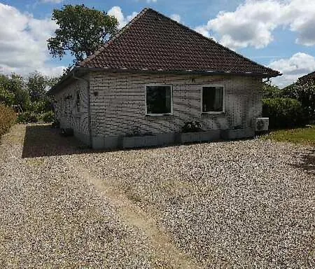 Bed And Kitchenette - For 5 In Private Section With 2 Bedrooms