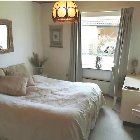 Privat bolig Bed And Kitchenette - For 5 In Private Section With 2 Bedrooms