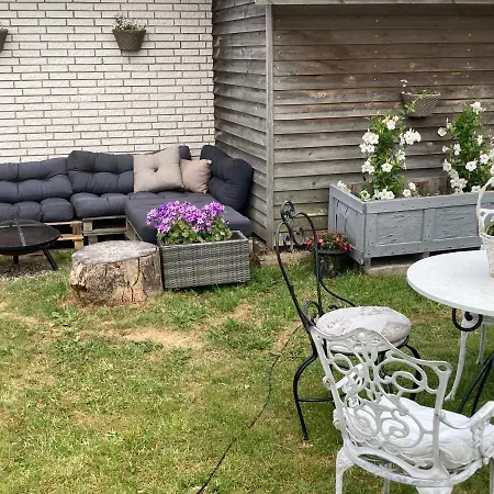Bed And Kitchenette - For 5 In Private Section With 2 Bedrooms Privat bolig